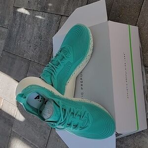 APL Streamlines Mint Tropical Green Speckle Womens Sz 9 New In Box